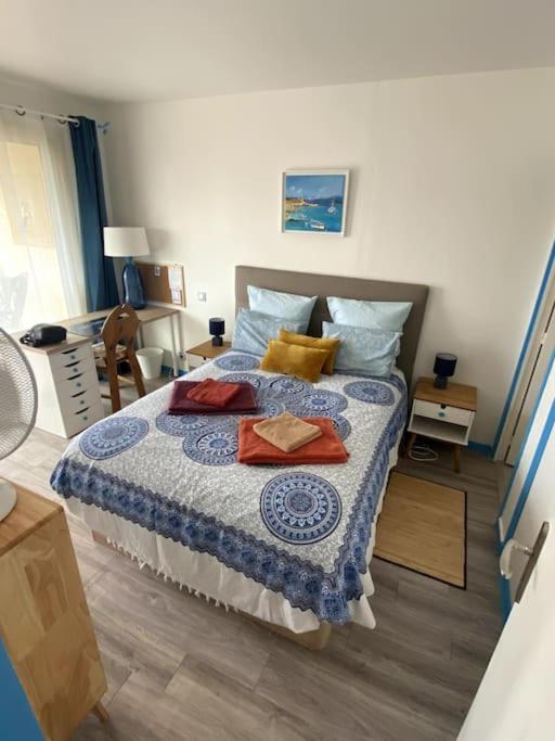 Logement Cosy, Situe Entre Ciel Et Mer ว็องส์ ภายนอก รูปภาพ