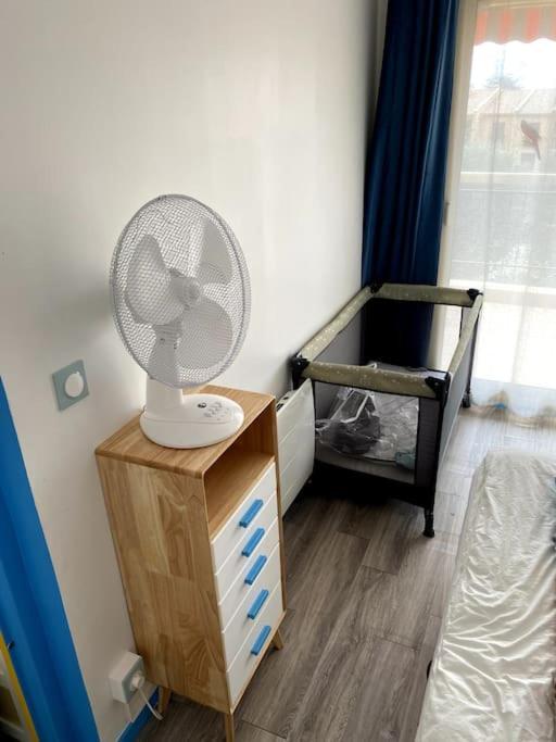 Logement Cosy, Situe Entre Ciel Et Mer ว็องส์ ภายนอก รูปภาพ